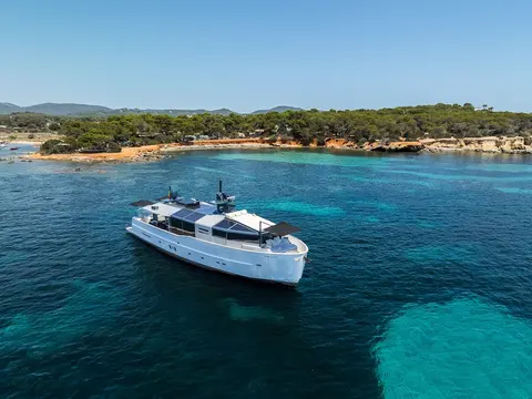 Dhamma II Yacht Charter, photograph 4