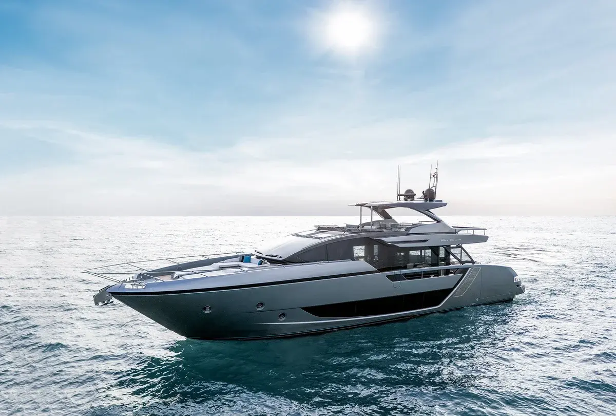 Diva Yacht Charter in Dubai