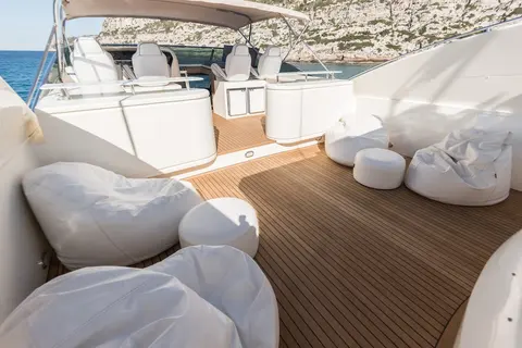 Dolce Vita IV Yacht Charter, photograph 10