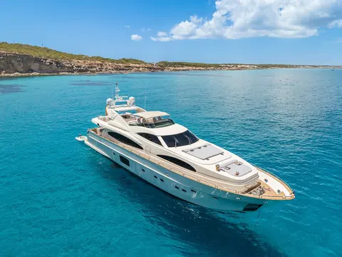 Dolce Vita IV Yacht Charter, photograph 2