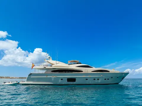 Dolce Vita IV Yacht Charter, photograph 3