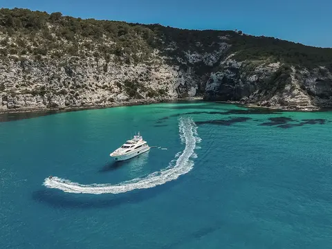 Dolce Vita IV Yacht Charter, photograph 5