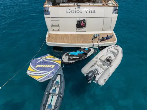 Dolce Vita IV Yacht Charter, photograph 7