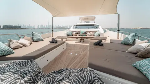 Dolce Vita Yacht Charter in Dubai, photograph 6