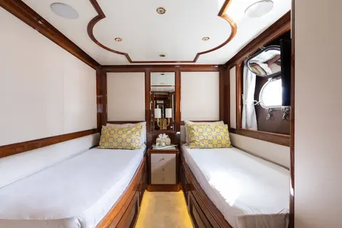 Dxb Yacht Charter, photograph 2