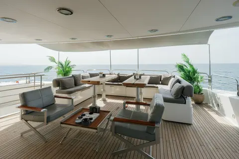 Encore Yacht Charter in Dubai, photograph 10