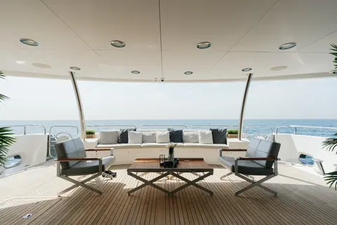 Encore Yacht Charter in Dubai, photograph 11