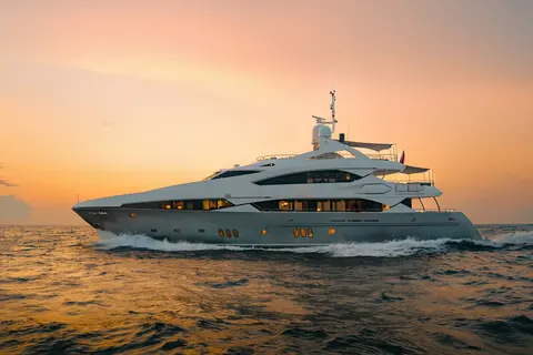 Encore Yacht Charter in Dubai, photograph 2