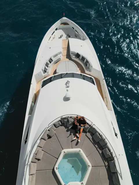 Encore Yacht Charter in Dubai, photograph 3