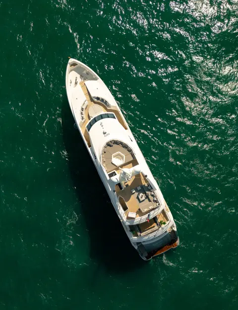 Encore Yacht Charter in Dubai, photograph 4