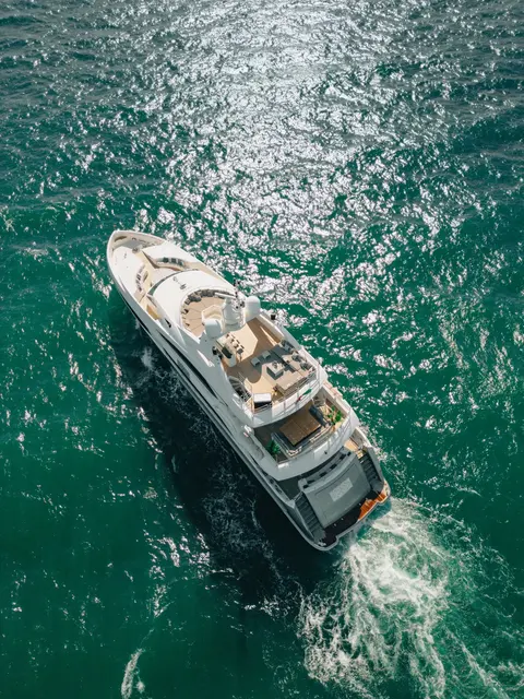 Encore Yacht Charter in Dubai, photograph 6