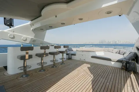 Encore Yacht Charter in Dubai, photograph 7