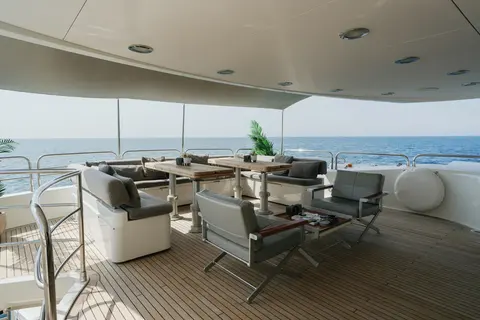 Encore Yacht Charter in Dubai, photograph 8