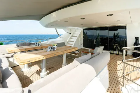 Encore Yacht Charter in Dubai, photograph 9
