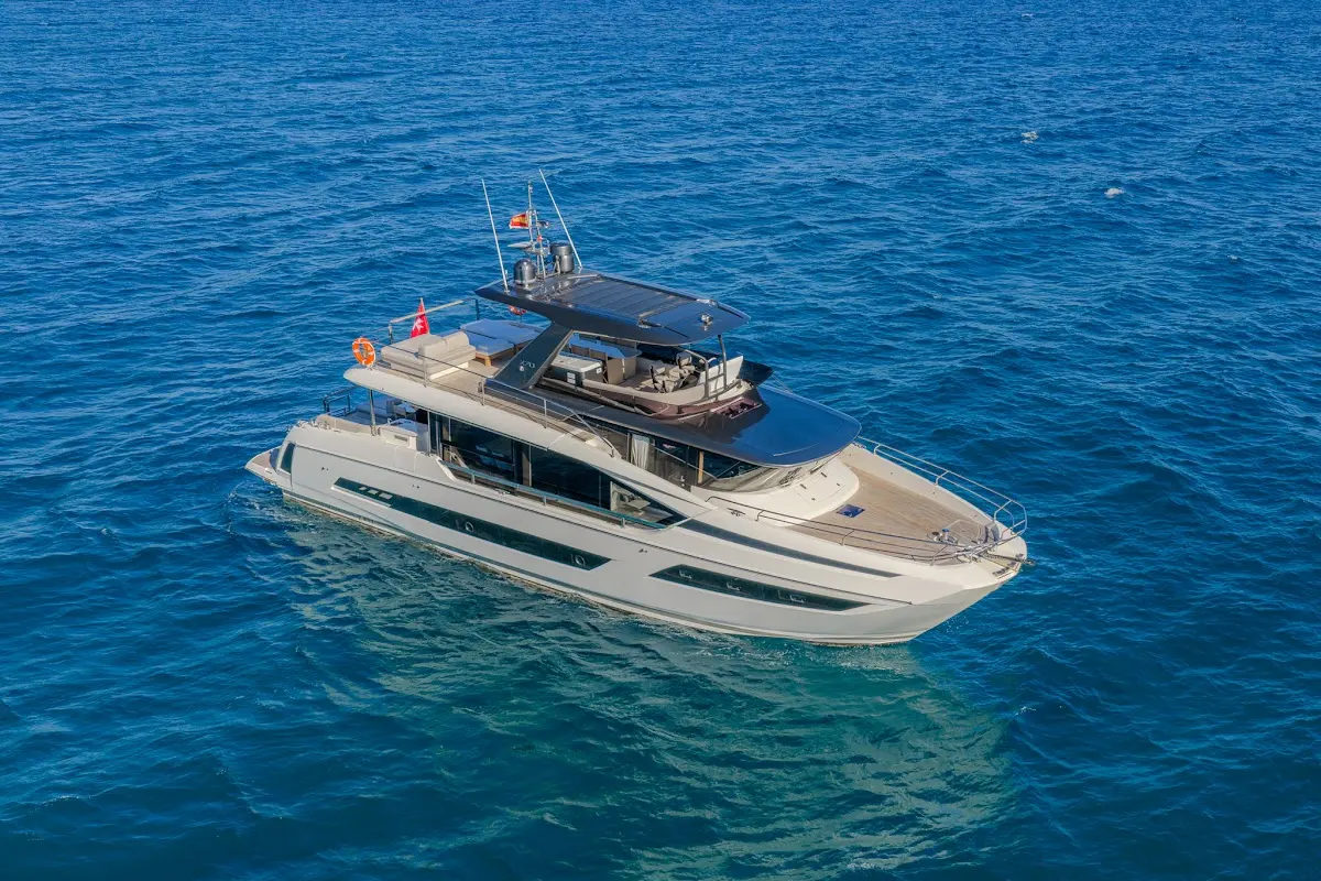 Enthousiast Yacht Charter