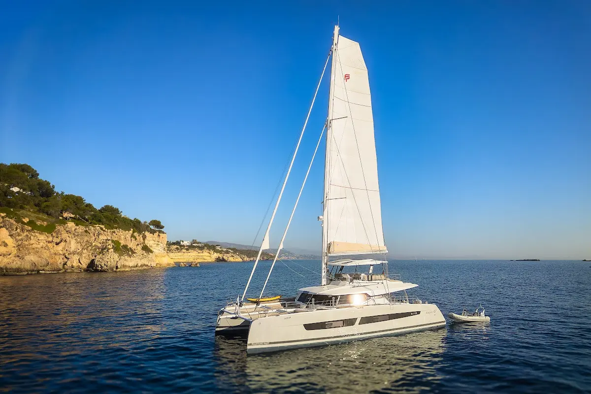 Era Yacht Charter