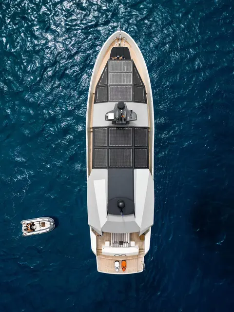 Eternity 44 Yacht Charter, photograph 5