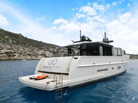 Eternity 44 Yacht Charter, photograph 7