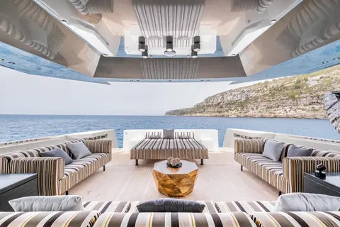 Eternity 44 Yacht Charter, photograph 8