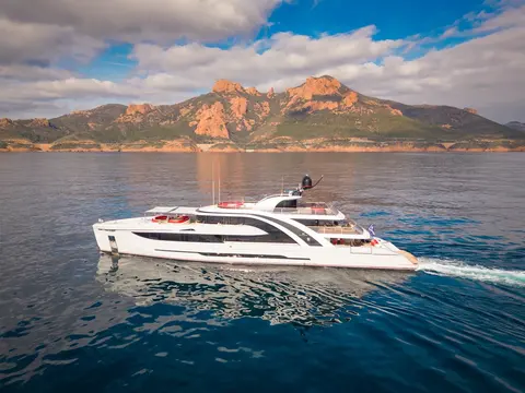 Euphoria Yacht Charter, photograph 11