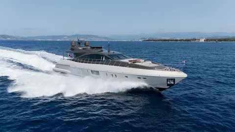 Fanamax Yacht Charter, photograph 2