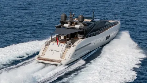 Fanamax Yacht Charter, photograph 4