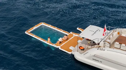 Fanamax Yacht Charter, photograph 6