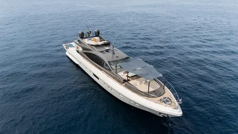 Fanamax Yacht Charter, photograph 7