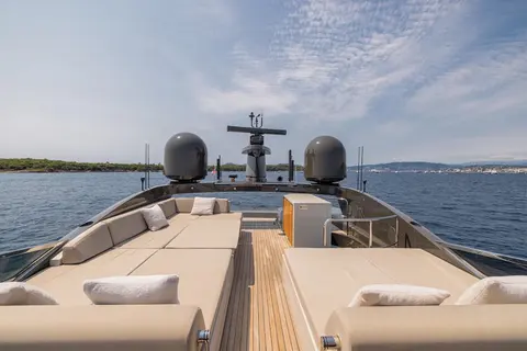 Fanamax Yacht Charter, photograph 8