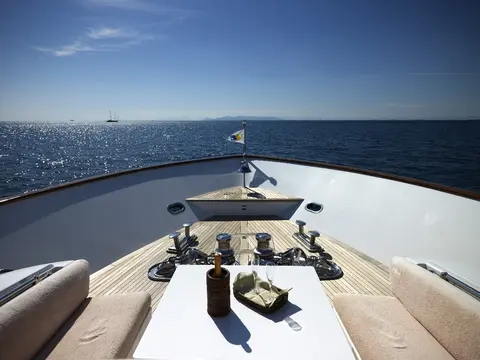 Feligo V Yacht Charter, photograph 12