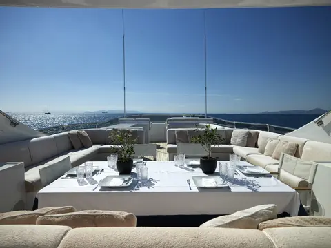 Feligo V Yacht Charter, photograph 8