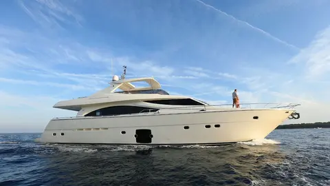 Felina Yacht Charter, photograph 2