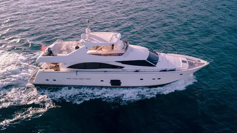 Felina Yacht Charter, photograph 3
