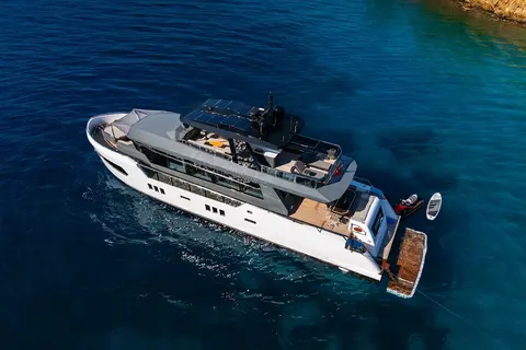 Ferro 77 Yacht Charter, photograph 10