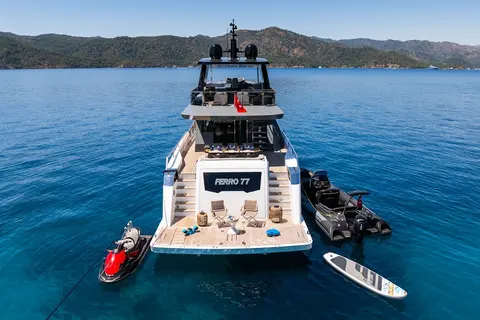 Ferro 77 Yacht Charter, photograph 11