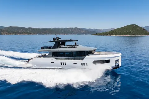 Ferro 77 Yacht Charter, photograph 2