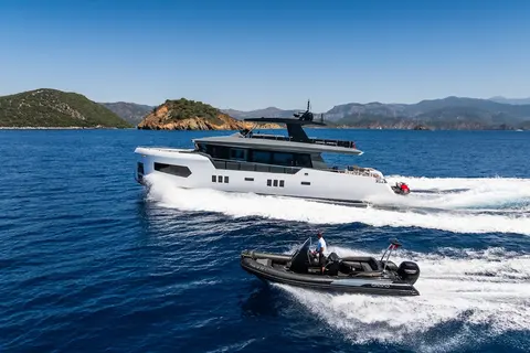 Ferro 77 Yacht Charter, photograph 3