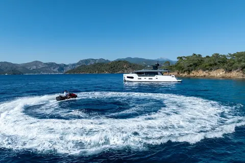 Ferro 77 Yacht Charter, photograph 4