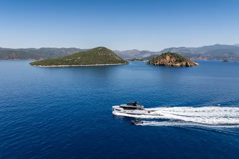 Ferro 77 Yacht Charter, photograph 7