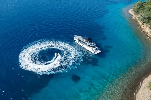 Ferro 77 Yacht Charter, photograph 8
