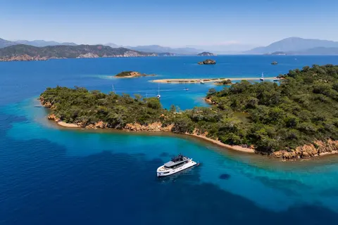 Ferro 77 Yacht Charter, photograph 9
