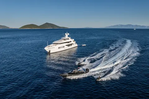 Fortuna Yacht Charter, photograph 11