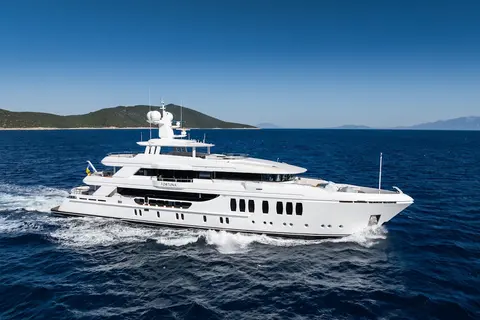 Fortuna Yacht Charter, photograph 2