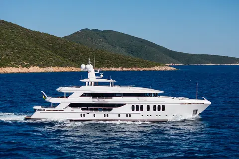 Fortuna Yacht Charter, photograph 3