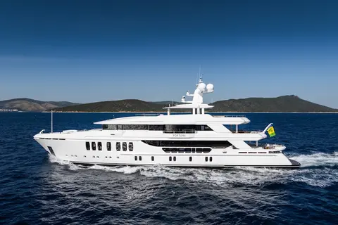 Fortuna Yacht Charter, photograph 4