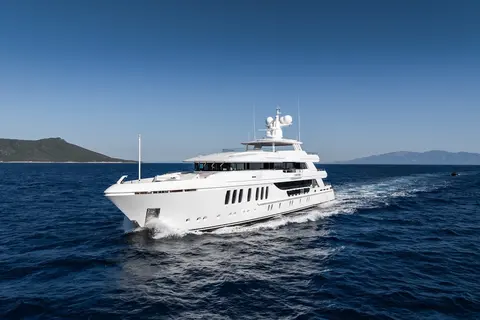 Fortuna Yacht Charter, photograph 5