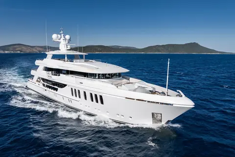 Fortuna Yacht Charter, photograph 6