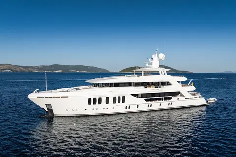 Fortuna Yacht Charter, photograph 8