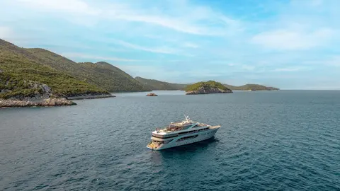 Freedom Yacht Charter, photograph 3
