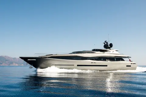FX Yacht Charter, photograph 10